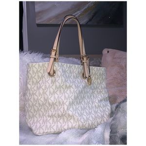 MICHAEL KORS vanilla signature tote 👜.